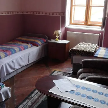 Kiraly Panzio Es Etterem Maison d'hôtes